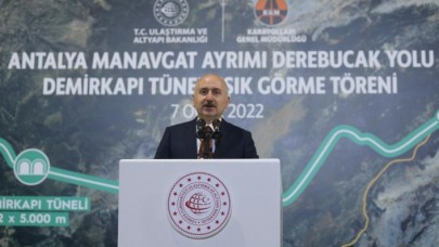 Ulaştırma ve Altyapı Bakanı Karaismailoğlu,  Demirkapı Tüneli ışık görme törenine katıldı