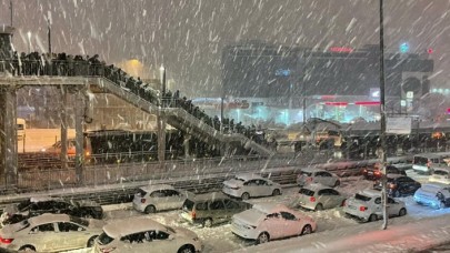 Vali Yerlikaya açıkladı: Çalışanlar izinli,  İstanbul'da trafiğe çıkmak yasaklandı