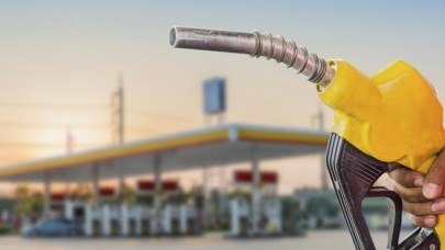 Akaryakıta iki indirim,  bir zam