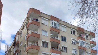 Antalya'da 5. kattan düşen Emre Songur hayatını kaybetti