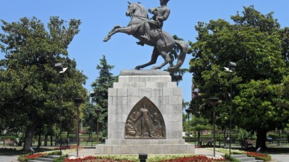 Atatürk'ün Samsun'daki simge anıtına çirkin saldırı!