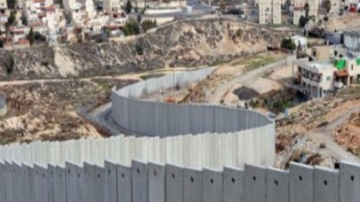 Batı Şeria’da aktivistlerce yapılan prefabrik okul "İsrail’in yıkım tehdidiyle" karşı karşıya