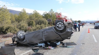 Burdur'da kaza: Şenol Zavar öldü,  İsmail Kölemen,  Su Zavar,  Özlem Keskin ve Haydar Duman yaralandı
