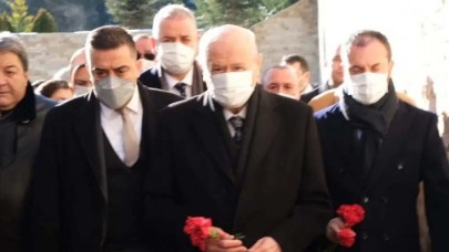 Devlet Bahçeli,  karanfille ziyaret etti