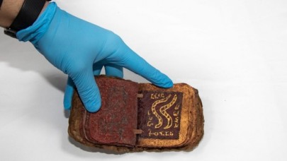 Diyarbakır'da el yazması İbranice deri kitap ele geçirildi