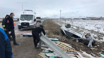 Erzincan'da TIR'la çarpışan otomobildeki Muammer Ural ve Sevda Çakır öldü