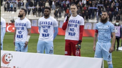 Erzurumspor'un kaptanı Aykut Demir ‘savaşa hayır’ tişörtünü reddetti