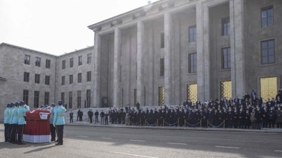 Eski Bakan Kumbaracıbaşı için Meclis'te cenaze töreni düzenlendi
