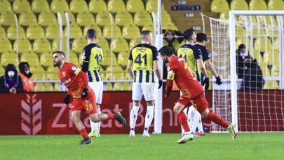 Fenerbahçe,  45 dakika 10 kişi oynayan Kayserispor'a elendi
