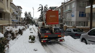 Isparta'da kar esaretinde elektrik krizi: Eğitime ara verildi,  1 kişi evinde donarak öldü