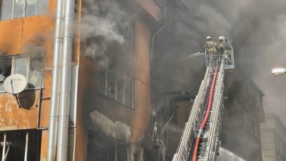 İstanbul'da boya imalathanesinde yangın çıktı