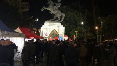 Samsun'da Atatürk anıtını yıkmak isteyen saldırganlar bakın kim çıktı? Samsunlular nöbete başladı