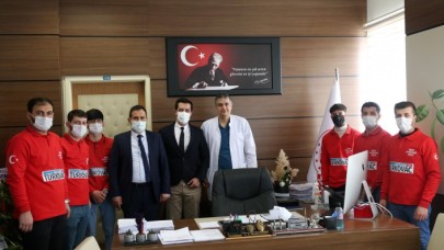 Hastanesi personeli yerli aşının tanıtımı için TURKOVAC yazılı forma giydi