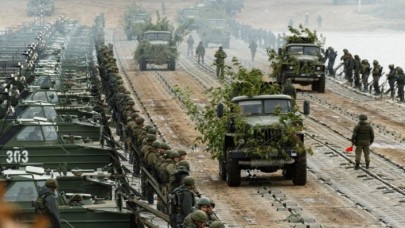 Ukrayna: Rusya Belarus ve Kırım'dan Ukrayna'ya saldırı başlattı