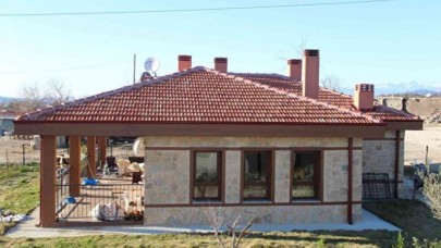 Yanan evi 21 günde yeniden inşa edildi! 80 yaşındaki İbrahim Deniz'den Bakan Kurum'a duygulandıran mesaj