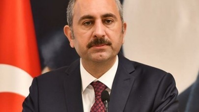 Geçtiğimiz aylarda istifa eden Abdulhamit Gül'den dikkat çeken açıklamalar: Sorunları halının altına süpürmeye hakkımız yok