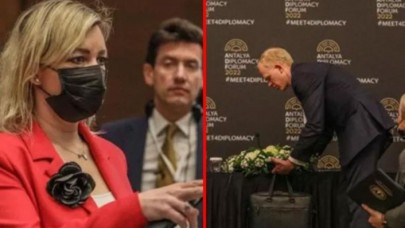 Antalya'daki zirveye damga vuran anlar! Lavrov'un masasındaki örtüyü kaldırıp didik didik aradılar