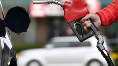 Benzin ve motorine bir büyük zam daha