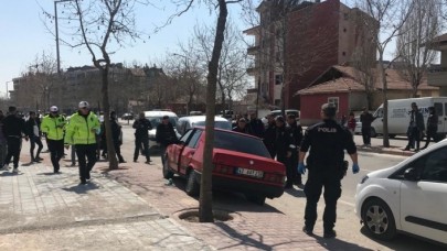 Büyükçekmece'de polisin ayağını ezerek kaçan sürücü,  açılan uyarı ateşiyle hayatını kaybetti