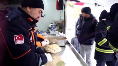 Büyükşehir'in AFAD'a teslim ettiği yemek tırları Ukrayna’da hizmete başladı!