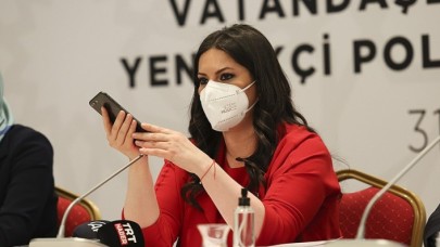 Cumhurbaşkanı Erdoğan,  AK Parti'de Romanlara yönelik çalıştayda katılımcılara telefonda seslendi: Biz biriz,  kardeşiz