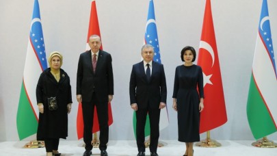 Cumhurbaşkanı Erdoğan,  Özbekistan Cumhurbaşkanı Mirziyoyev tarafından resmi törenle karşılandı