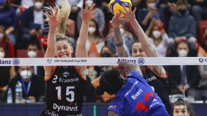 Eczacıbaşı Dynavit Kadın Voleybol Takımı,  CEV Kupası finalinde şampiyon oldu