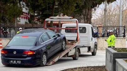 Kırşehir Belediyesi'nden alacağını alamayan işçi makam aracını haczettirdi