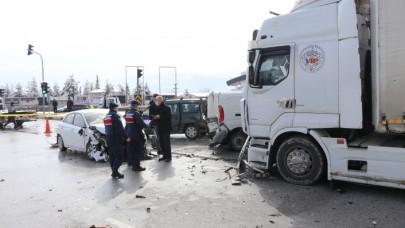Isparta'da TIR,  araçlara çarptı: Elif Yılmaz öldü,  11 kişi yaralı
