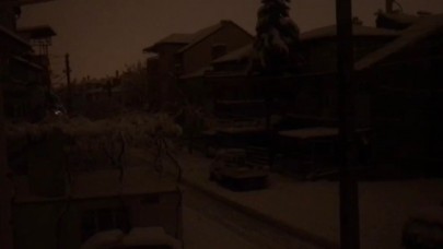 Isparta yine karanlıkta kaldı: Kar yağdı,  elektrik kesildi