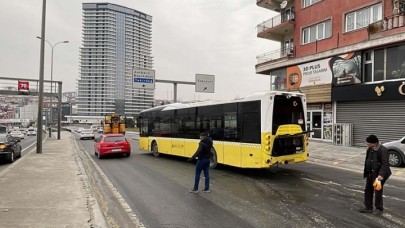 İstanbul'da İETT aracının karıştığı trafik kazası ulaşımı aksattı