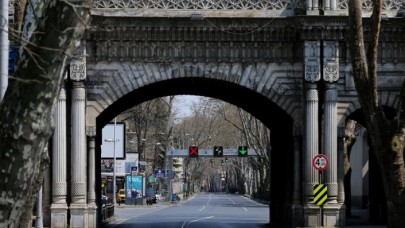 Kabaktepe'den İBB'nin Çırağan Caddesi'ndeki ağaçları kesmesine tepki