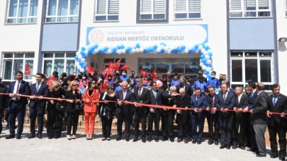 Malatya'da hayırsever iş insanının desteğiyle yapılan ortaokul hizmete açıldı