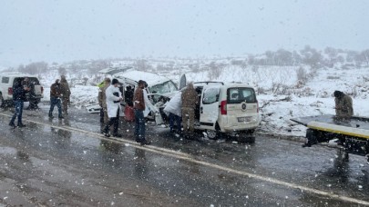 Mardin'de korkunç kaza: Zeliha Balamur,  Leyla Balamur,  Hadra Akgül ve Ata Akgül öldü,  6 kişi yaralı