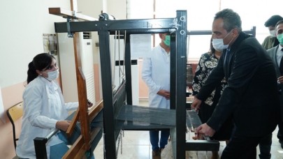 Meslek liselilerin elinde hayat bulan 'şal şepik' kumaşı dünyaya açıldı