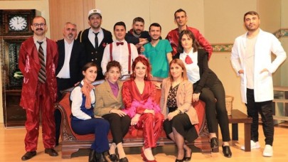 Öğretmenler sahnede de hayat dersi veriyor