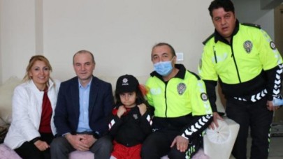 Polis memuru hayatını kurtardığı minik Aysima'yı ziyaret etti