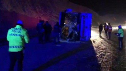 Sivas'ta otobüs devrildi: 8'i ağır 34 yaralı