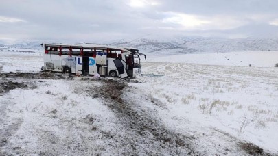 Sivas'ta yolcu otobüsü kazası! 4'ü ağır 20 yaralı