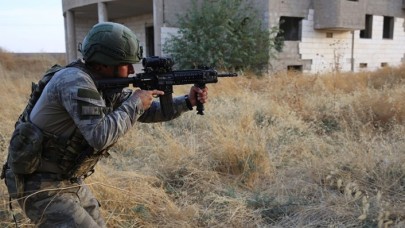 Taciz ateşi açan 12 terörist etkisiz hale getirildi