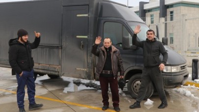 Ukrayna'daki savaş nedeniyle ülkelerine dönen Azerbaycanlılar Türkiye'ye destekleri için minnettar