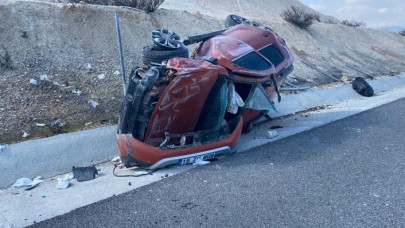 Ukraynalı futbol yıldızı Yakovenko'nun cipinin Manisa'da çarptığı araçtaki Özlem Çevik,  Salim Çevik ve 2 çocuk yaralandı