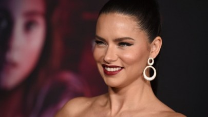 3. kez hamile olan Adriana Lima'nın karnının şekli herkesi hayrete düşürdü