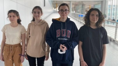Avrupa Kızlar Matematik Olimpiyatı'nda ikinci olan öğrenciler yurda döndü