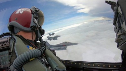 Avustralyalı pilotlar "gizli görev" için İngiltere'de konuşlandırıldı