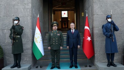 Bakan Akar,  Tacikistan Savunma Bakanı Mirzo ile bir araya geldi