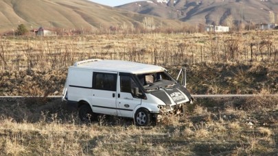 Bitlis'te içinde düzensiz göçmenlerin bulunduğu minibüs takla attı: 4 ölü