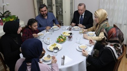 Cumhurbaşkanı Erdoğan,  iftarını Ümraniye'de Kılıçaslan ailesiyle birlikte açtı
