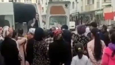 Deva Partisi çalışanları kameralara yakalandı: Vatandaşa erzak dağıtmak için istediklerine bakın!