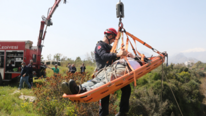 Düştüğü 20 metrelik vadiden sağ salim çıkarıldı: İlk sözlerini duyan bir anlam veremedi